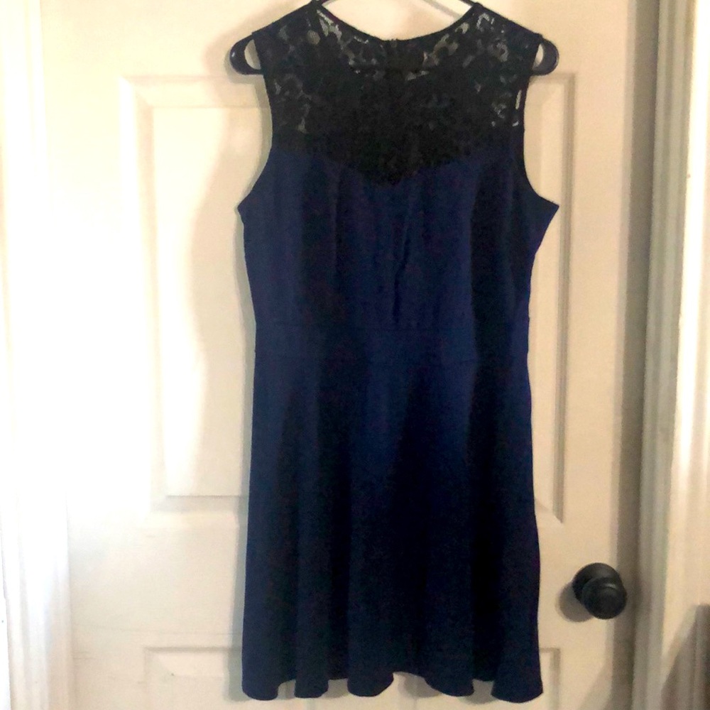Heloise Fashion ladies lace shoulder dress